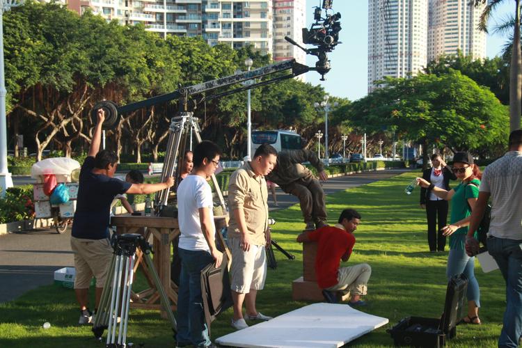 很抱歉，您提供的提示词信息较为简短，我无法确定您希望撰写的具体文章主题和方向。为了更好地帮助您，请您补充以下信息 